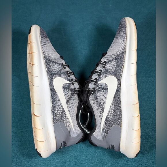 Size 9.5 - Women’s Nike Free Rn Flyknit shoes - Picture 5 of 8
